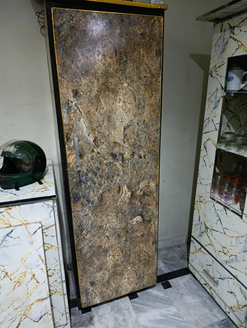 single door Almari urgent sale

                                                            alt=