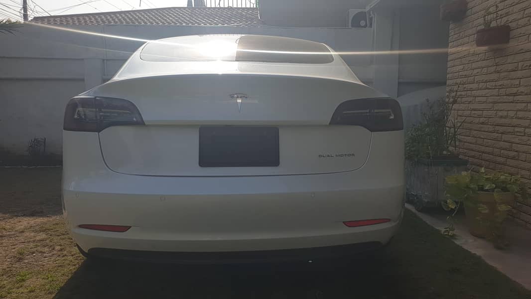 Tesla Model 3

                                                            alt=