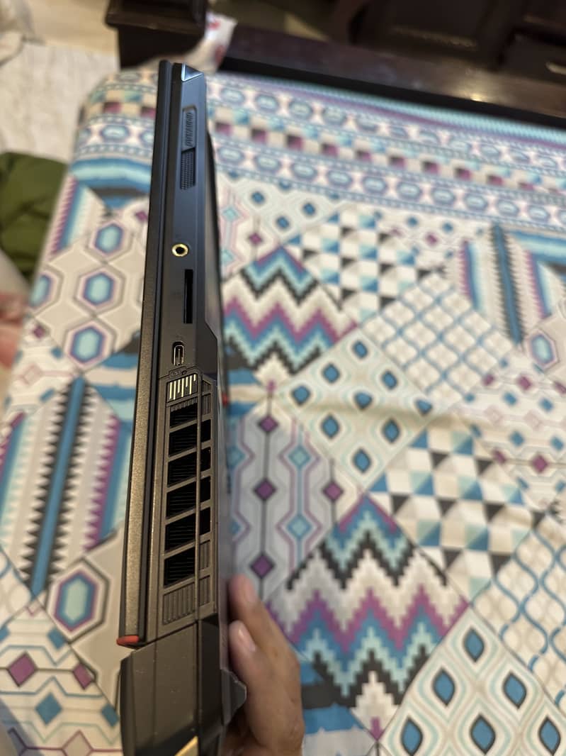 Msi Raider GE78 Gaming  Intel Core i9-13950HX,RTX 4070,32GB RAM,2TB

                                                            alt=