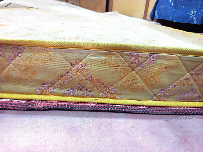 Premium Medicated Mattress – Excellent Condition (77 x 59 x 6 inches)

                                                            alt=