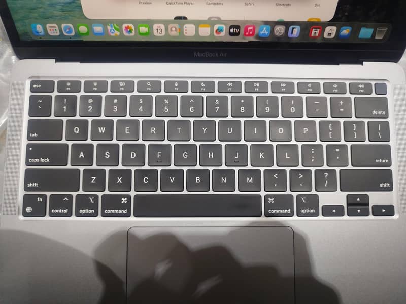 MacBook Air M1

                                                            alt=