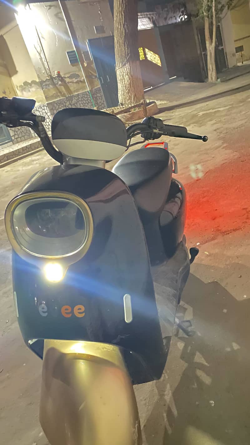 Evee nisa scooty

                                                            alt=