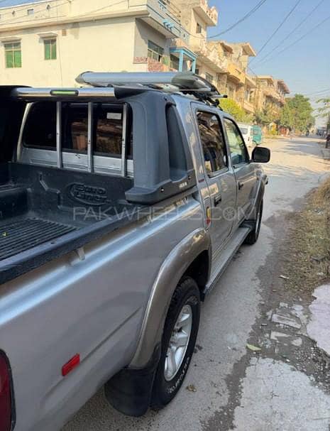 Toyota Hilux 2003

                                                            alt=