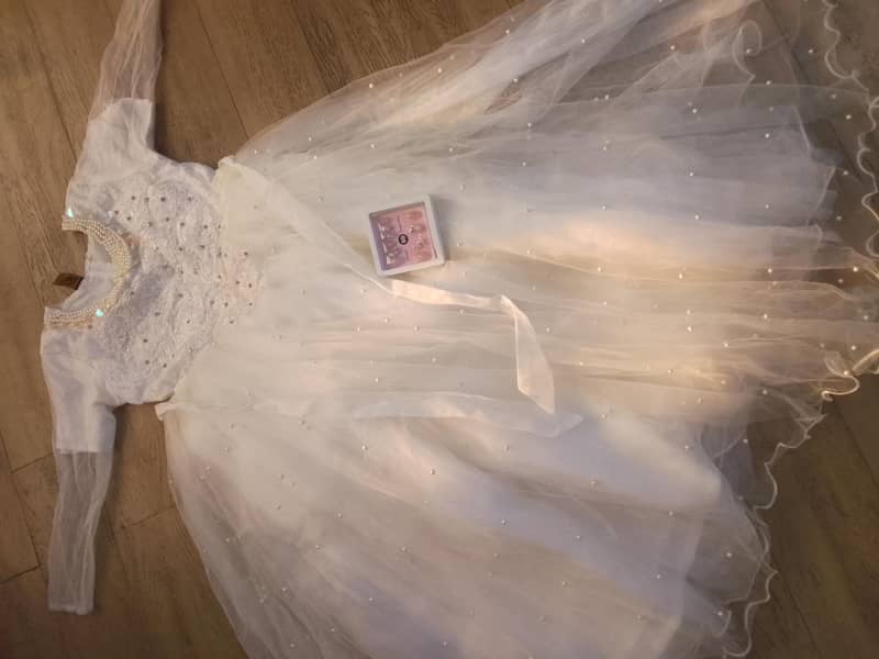 white fork maxi

                                                            alt=