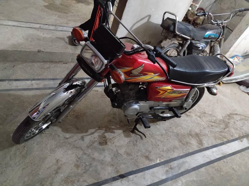 Honda 125 totally Original

                                                            alt=