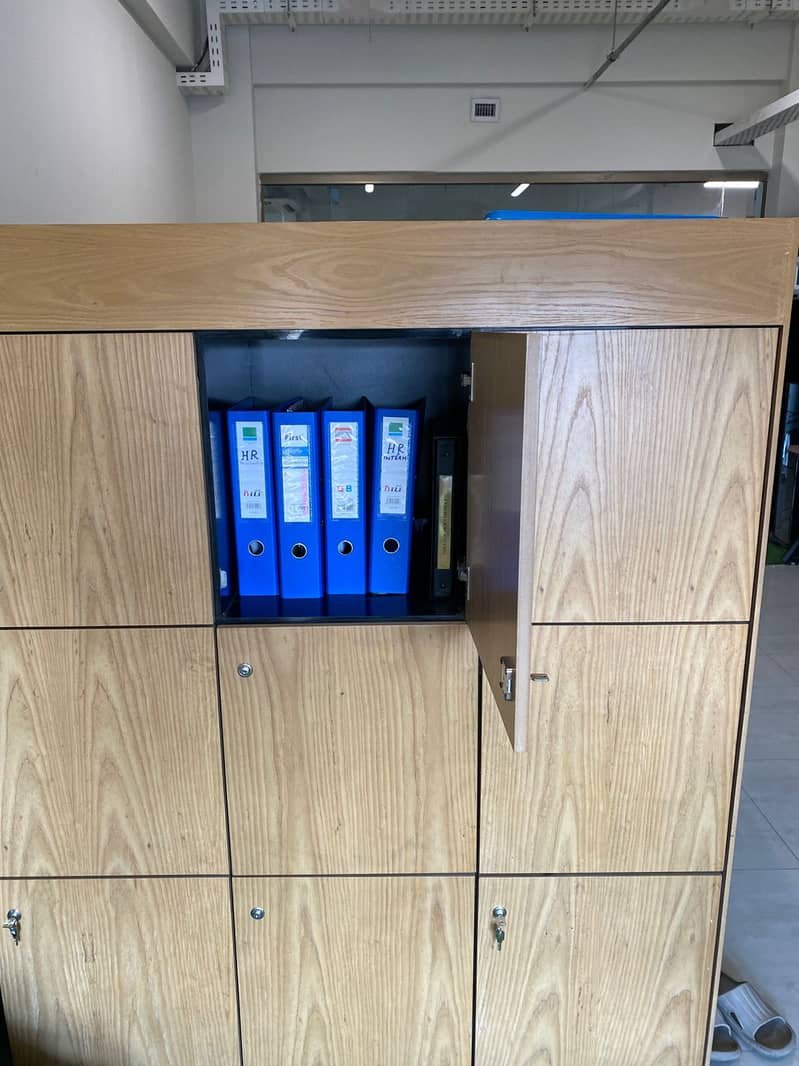 Office Locker Station Durable Spacious

                                                            alt=