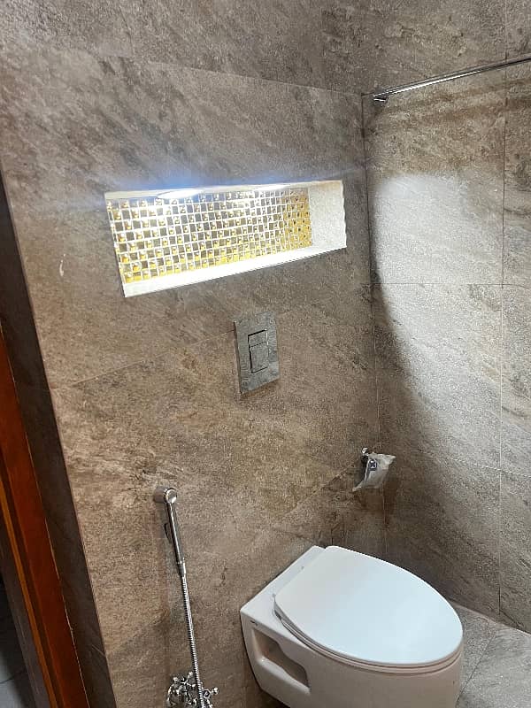 ONE BED LUXURY APARTMENT FOR RENT AT MOST PRIME LOCATION OF BAHRIA TOWN

                                                            alt=