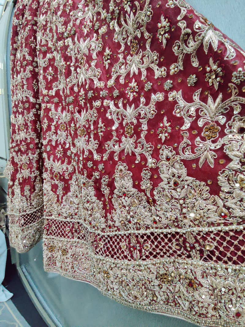 Barat Dress

                                                            alt=