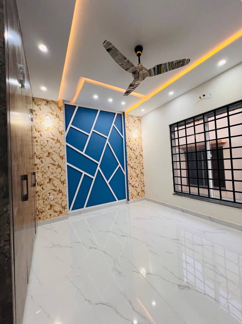 5 MARLA LUXURY BEAUTIFUL HOUSE FOR SALE AT PRIME LOCATION OF BAHRIA TOWN

                                                            alt=