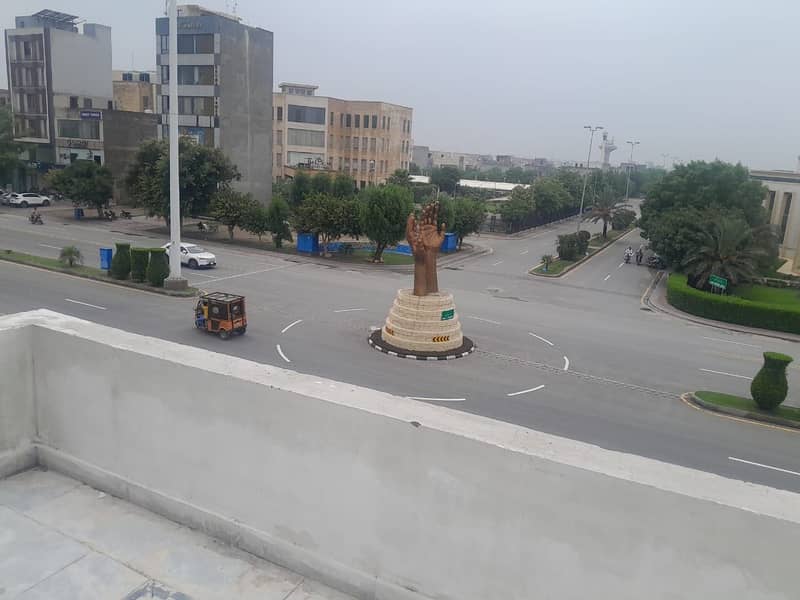 CHEAPEST PRICE DEVELOPED COMMERCIAL PLOT READY POSSESSION 5 MARLA PLOT AVAILABLE FOR SALE

                                                            alt=