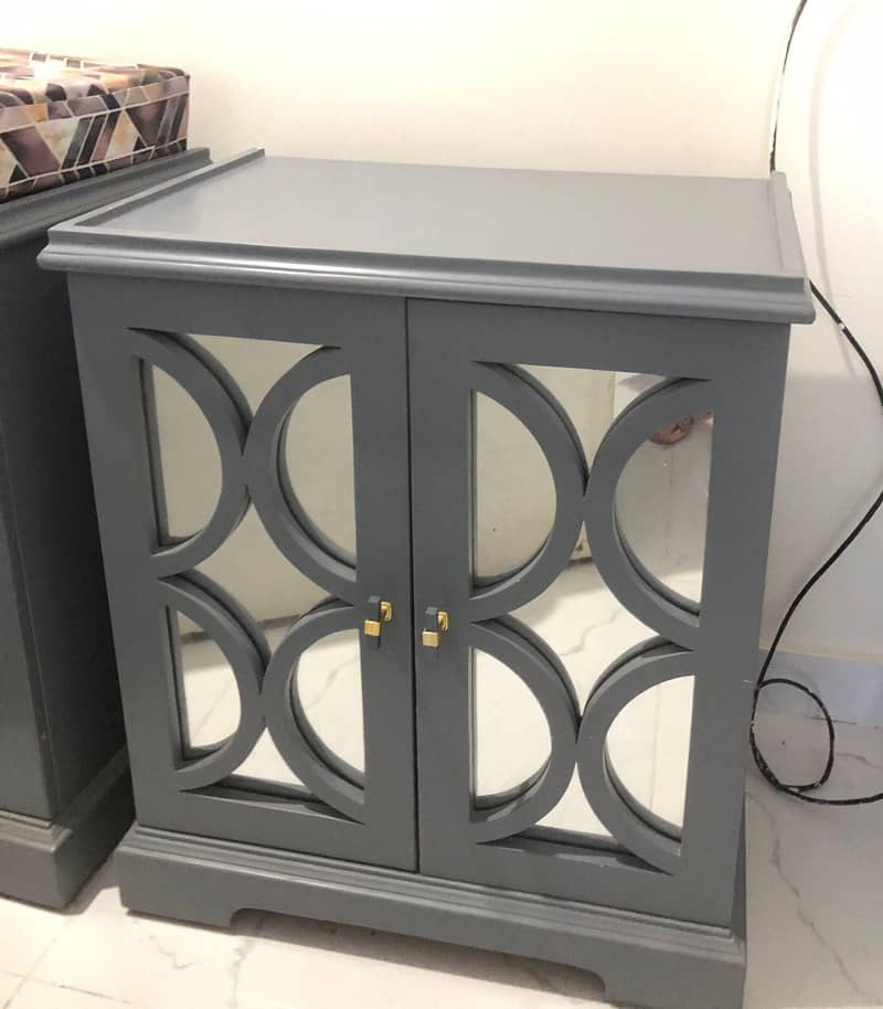 side tables

                                                            alt=