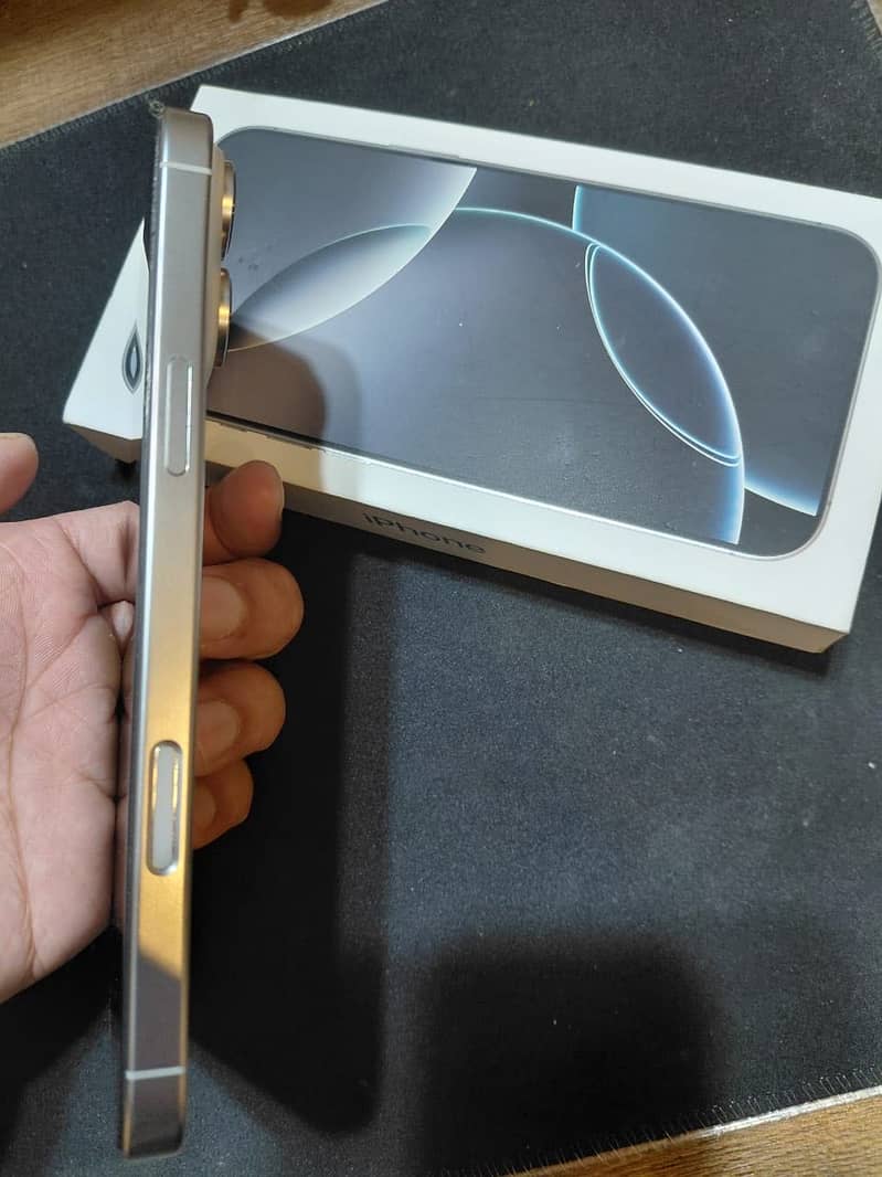 Iphone 16 pro max, 100% battery, silver white

                                                            alt=