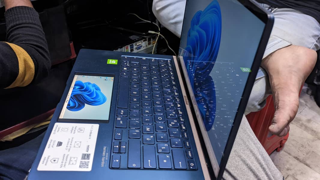 ASUS ZENBOOK

                                                            alt=