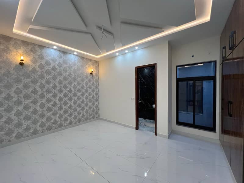 5 MARLA LUXURY HOUSE AVAILABLE FOT RENT AT PRIME LOCATION OF BAHRIA TOWN LAHORE

                                                            alt=