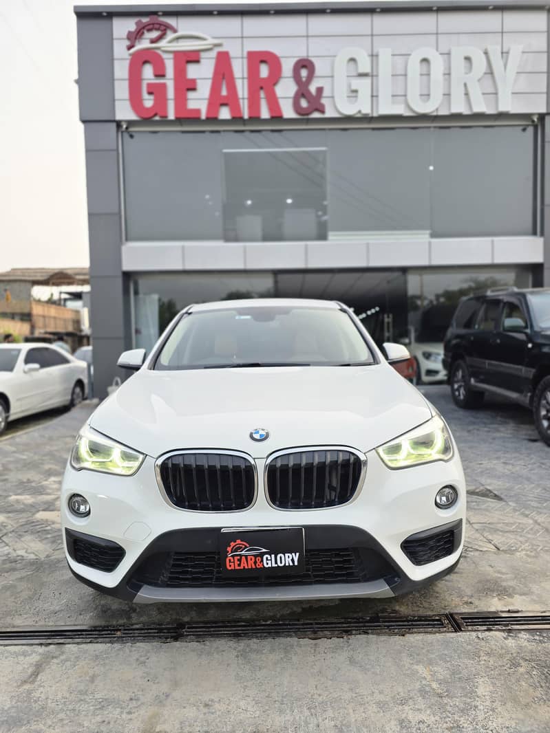 BMW X1 Panaromic Sunroof

                                                            alt=