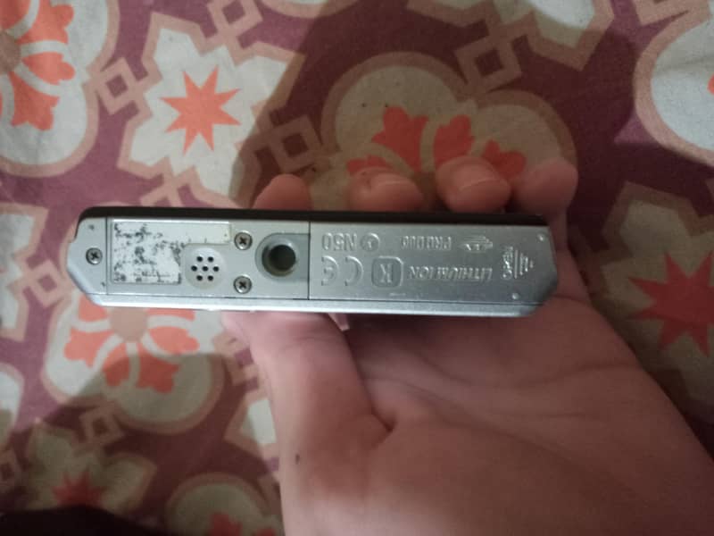 Sony cyber shot video camera

                                                            alt=