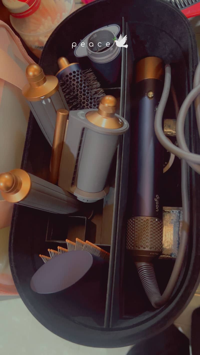 Dyson Airwrap multi styler

                                                            alt=