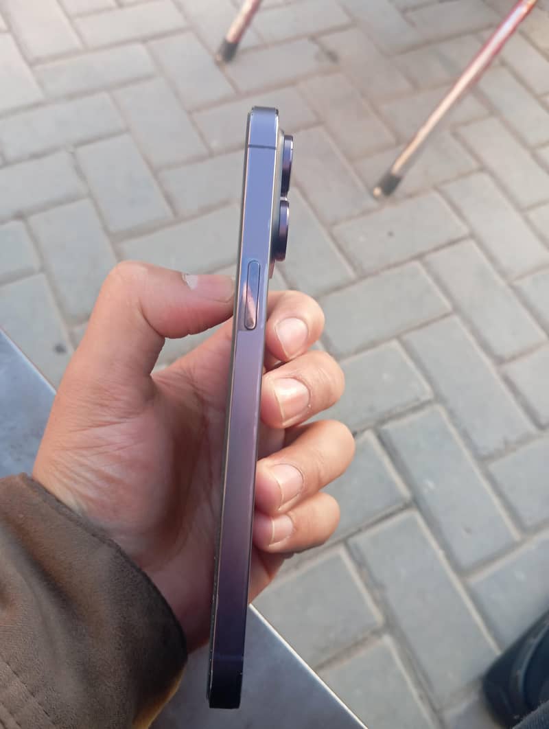 iPhone 14 Pro Max Non Pta Genuine 10/10

                                                            alt=