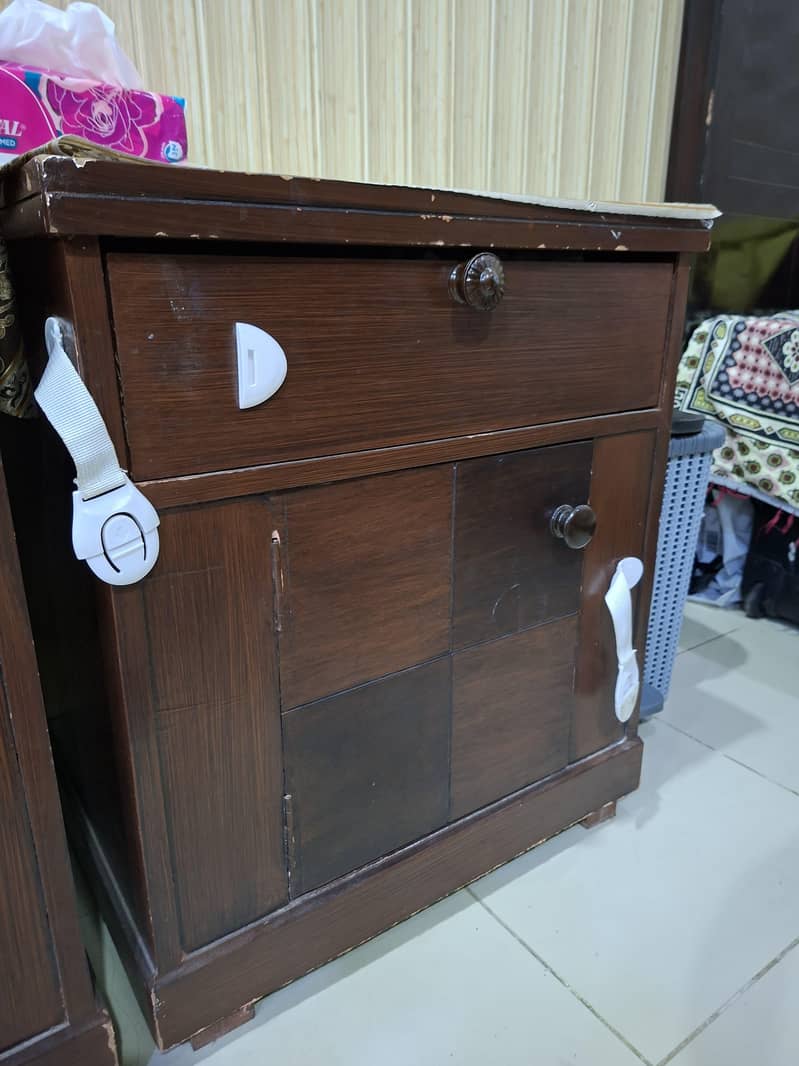 wooden bed king size

                                                            alt=