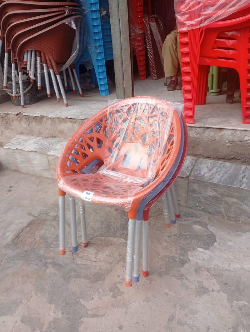 Plastic Chairs and Table

                                                            alt=