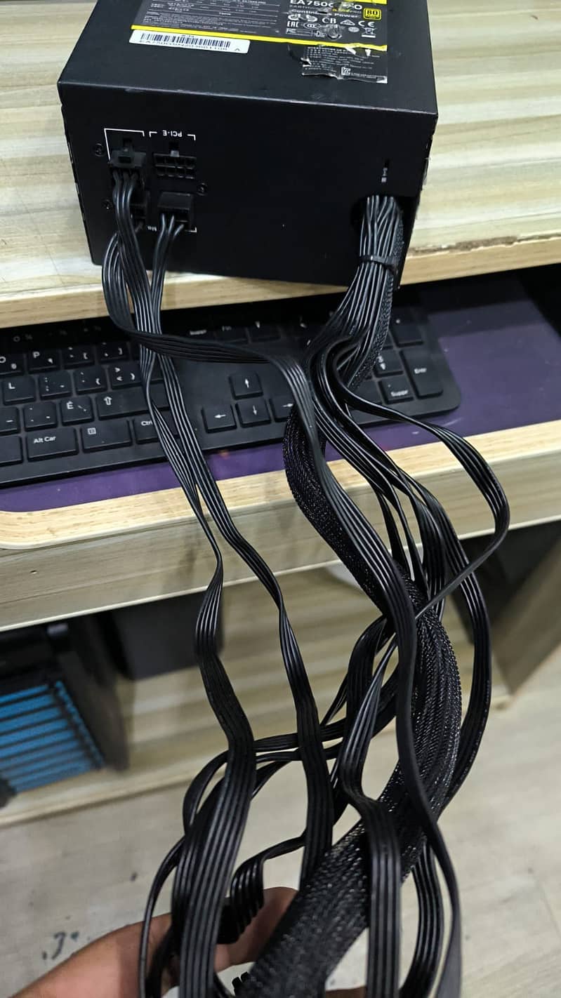 Antec EAG (Earthwatts) Pro 750Watts 80+ Gold Semi-Modular Power Supply

                                                            alt=