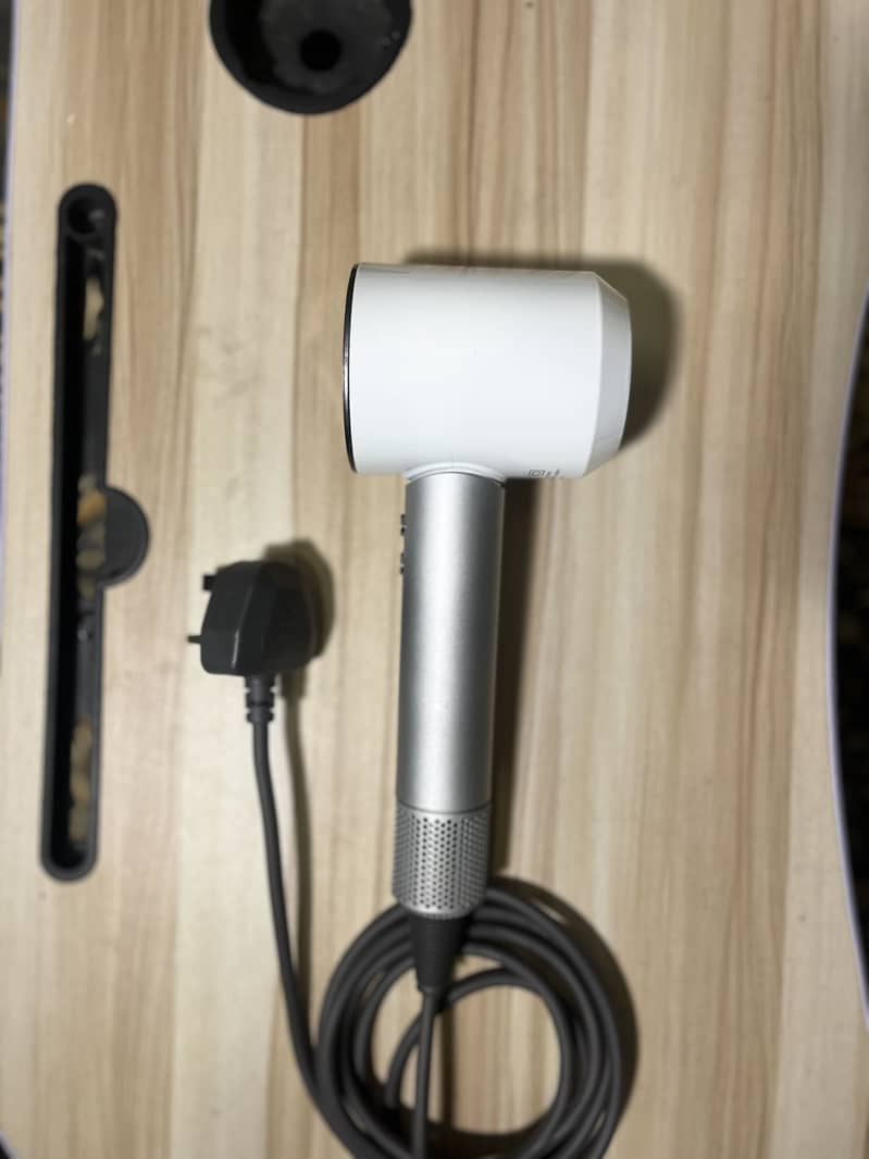 Dyson Supersonic Hair Dryer HD01 - Brand New (Open Box) - Original UAE

                                                            alt=