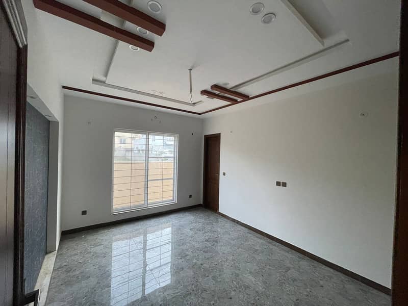 10 MARLA BEAUTIFUL HOUSE FOR RENT AT PRIME LOCATION OF BAHRIA TOWN SECTOR E LAHORE

                                                            alt=