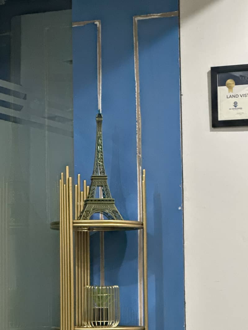 ONE BED BEAUTIFUL APARTMENT FOR SALE AT HOT LOCATION OF BAHRIA TOWN

                                                            alt=