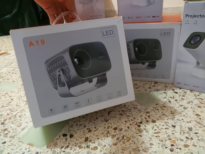 Smart/Android projector Hy300,P30,A10,Hcs350max,S40max,Hy310,Xnano

                                                            alt=