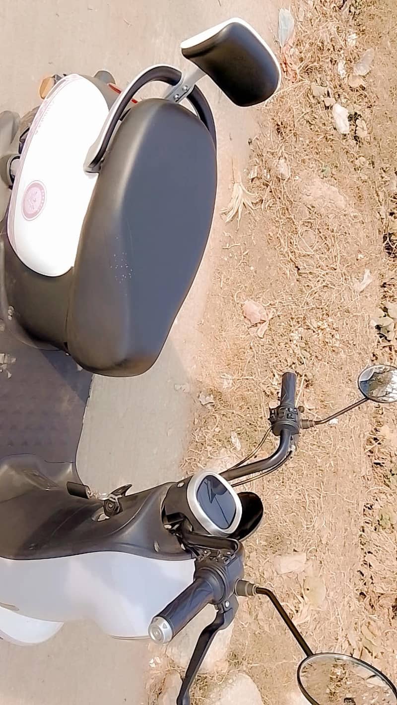 Premium Electric Scooter – Modern Design & Smooth Performance.

                                                            alt=