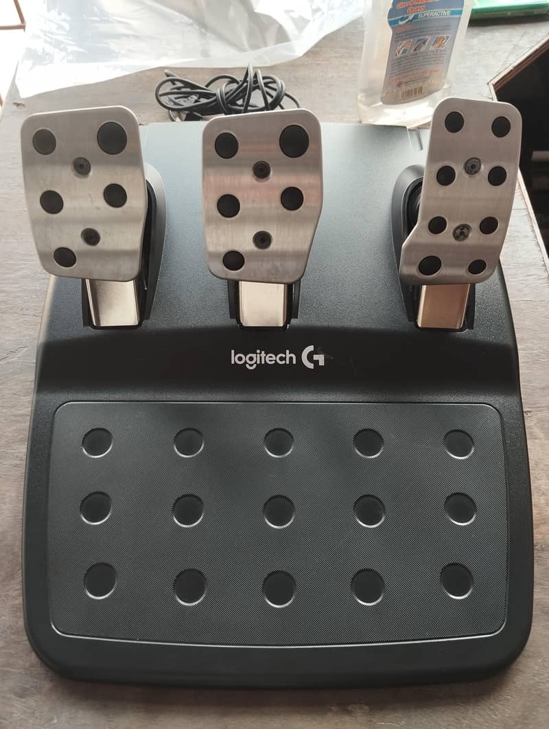 Logitech G29 Steering Wheel + Pedals – Box Opened

                                                            alt=