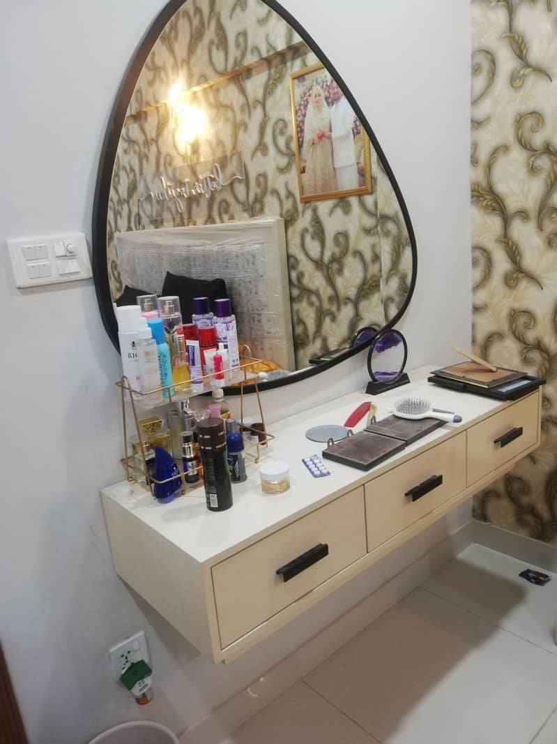 Bedroom set

                                                            alt=