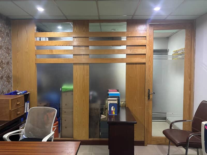 Mahogany wood office partitioning

                                                            alt=