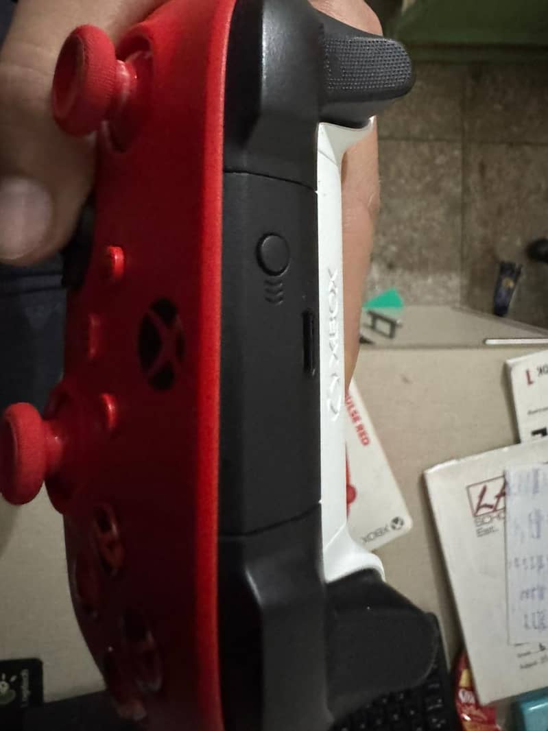 Xbox series control pulse red

                                                            alt=