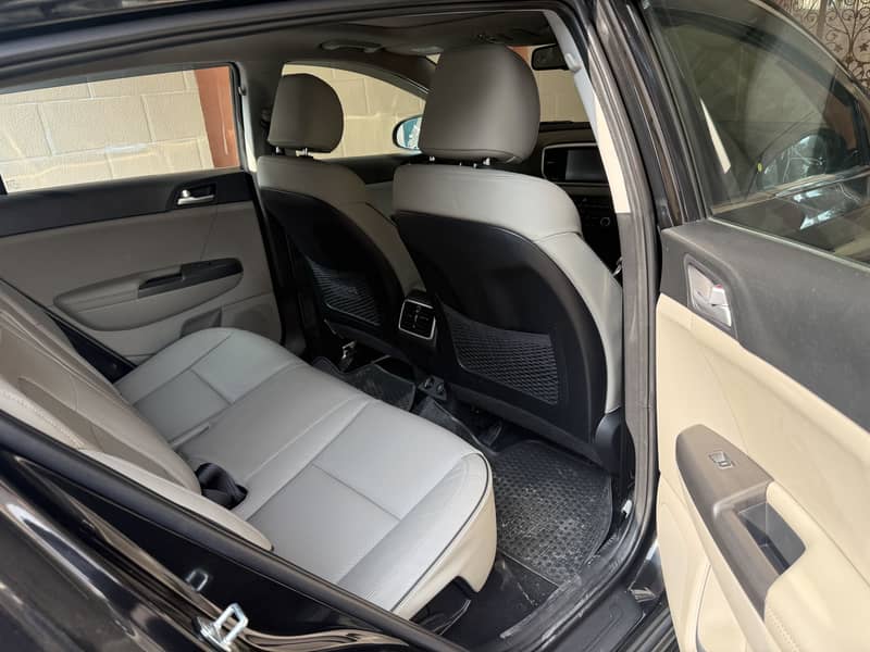 Kia sportage 2023 in showroom condition

                                                            alt=