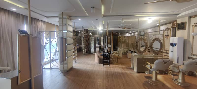 Prime With 1800 Square Feet Commercial Hall On Main Road Perfect For Your Business

                                                            alt=