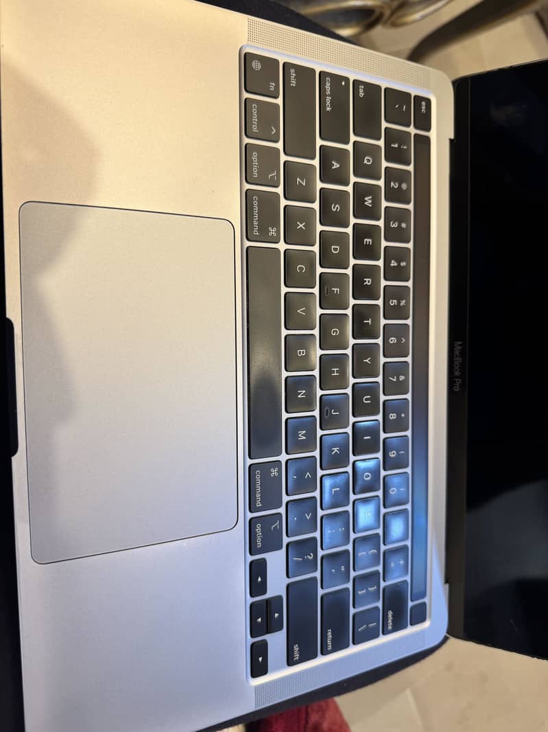 Almost new Apple MacBook Pro M1 (2020) – 13 Inch | 8GB RAM | 256GB SSD

                                                            alt=