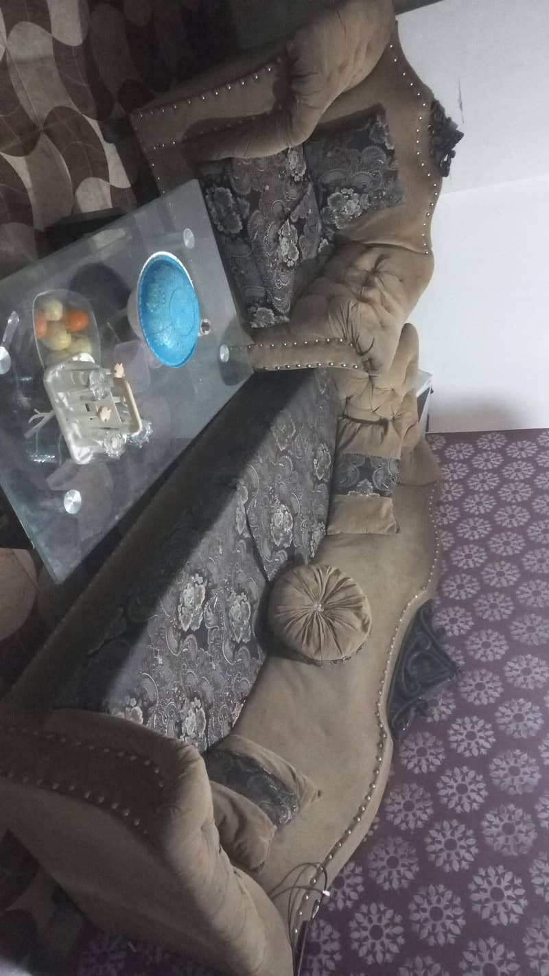 5 seaters sofa set for sell

                                                            alt=