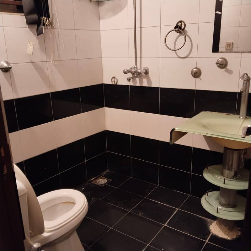 5 Marla lower portion available for rent in Punjab coop housing society near DHA PH 4 Lahore

                                                            alt=