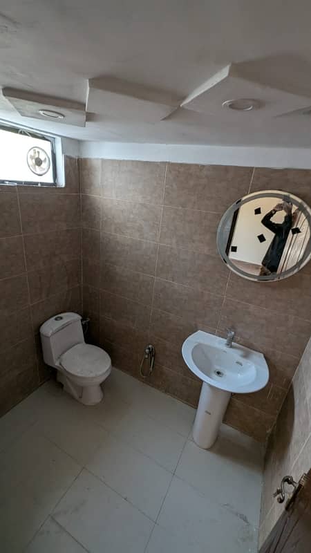 3.5 MARLA BRAND NEW MODERN HOUSE MOST BEAUTIFUL PRIME LOCATION FOR SALE IN NEW LAHORE CITY PH 2 C Block

                                                            alt=