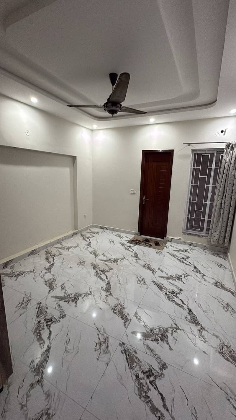 10 Marla Lower Portion Available for Rent

                                                            alt=