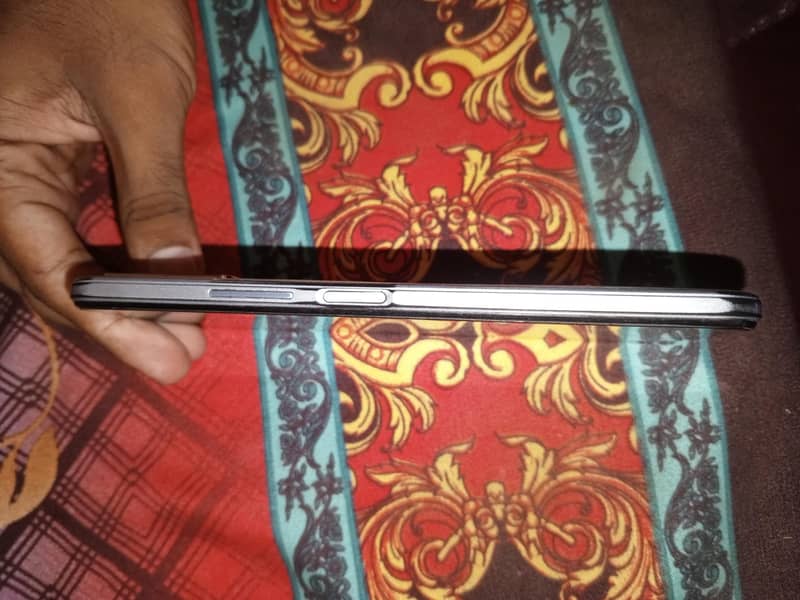 phone ha or Sath charger bi mil jaya ga box nhi ha exchange possible

                                                            alt=