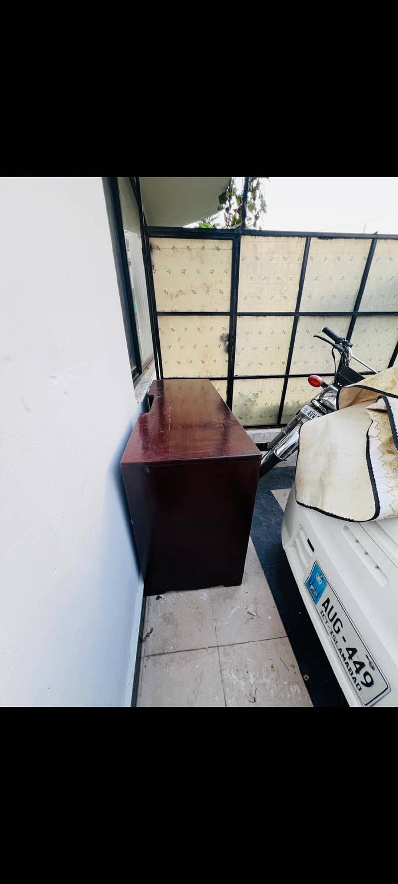 Office/Study Table

                                                            alt=