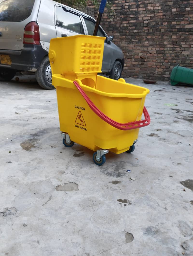 35L Mop Trolley & Bucket | Heavy Duty Cleaning Equipment

                                                            alt=
