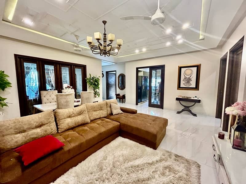 Designer Corner House for Sale in Lahore

                                                            alt=