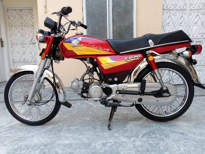 Honda bike CD 70cc 0323/10/94/193/urgent for sale model 2005

                                                            alt=