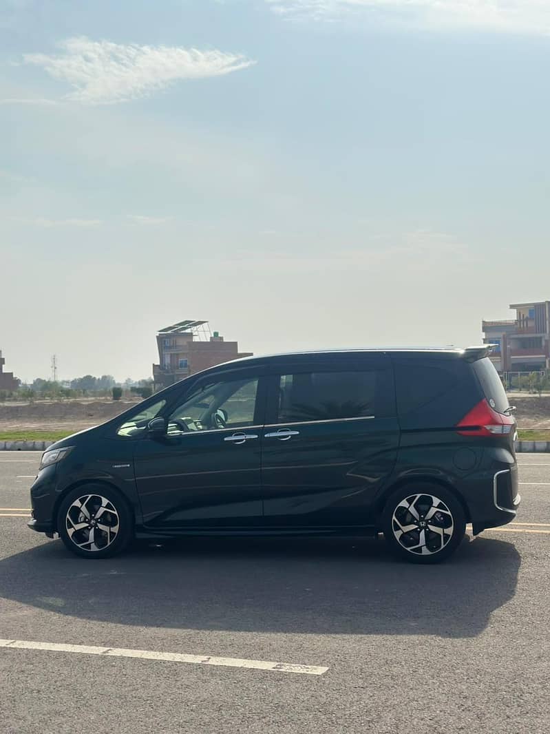 Honda Freed + Hybrid G Honda Sensing 2021 MODEL

                                                            alt=