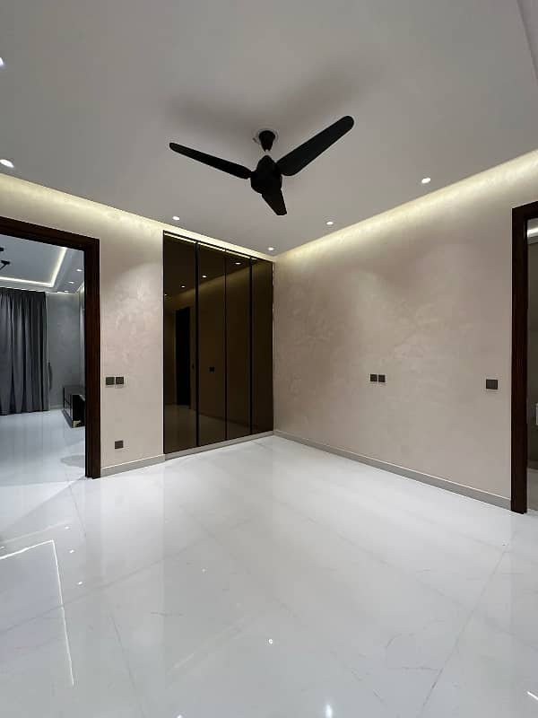 Grand Living New 22 Marla House In Prime Valencia Town, Lahore Oversized Plot, Unmatched Luxury 6 Beds, 7 Baths

                                                            alt=