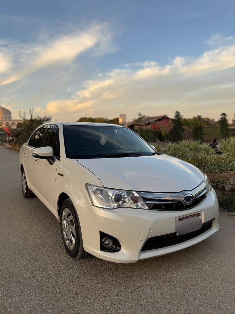TOYOTA COROLLA AXIO HYBRID 1.5 G | 2014 | TOP OF THE LINE

                                                            alt=