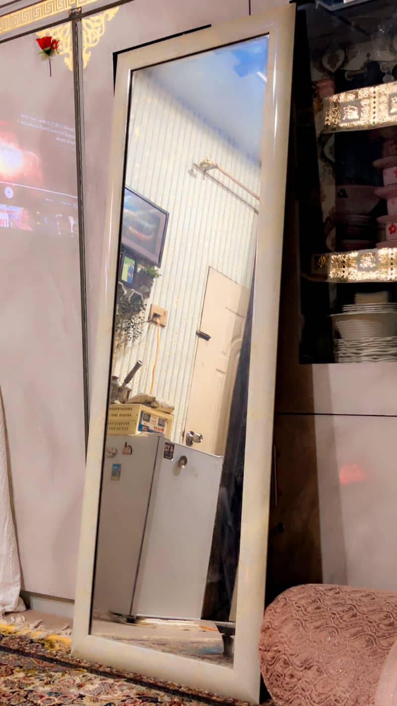 Mirror for sale full new

                                                            alt=